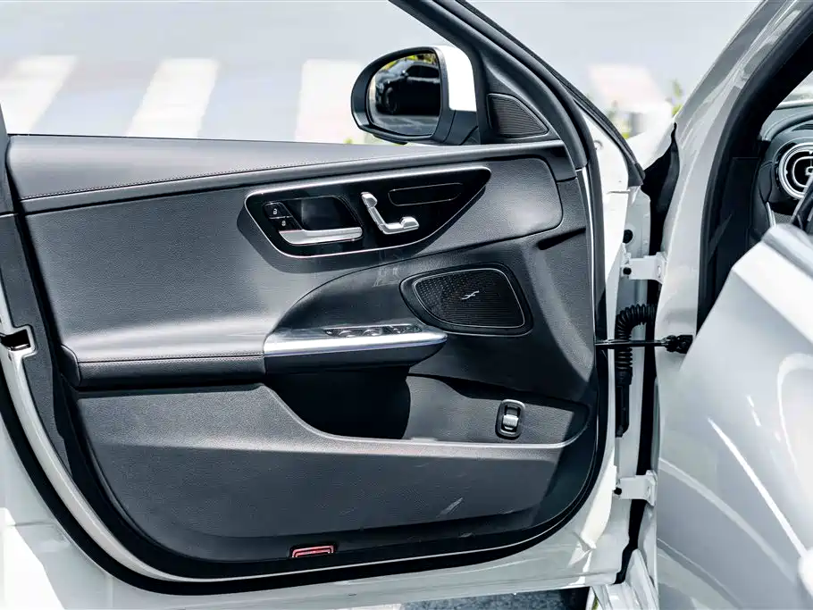 Mercedes-Benz C-Class 2025 Facelift C 260 L Sport Edition фото 13