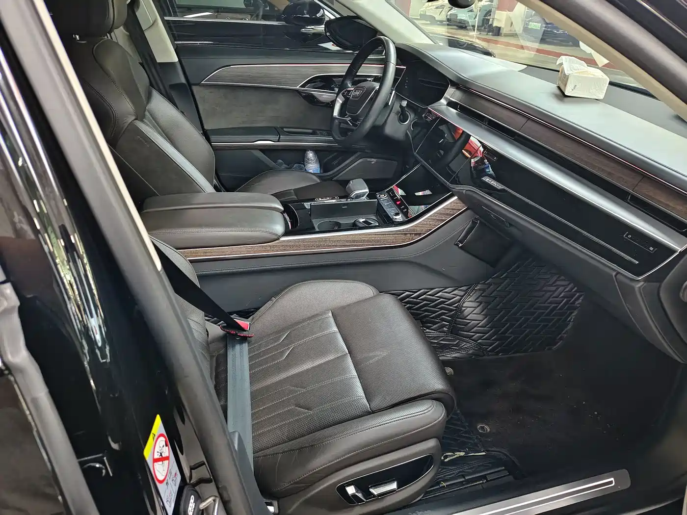 Фото 11 - Audi A8