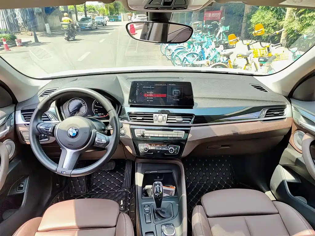 BMW X1 2022 sDrive25Li Leading фото 10