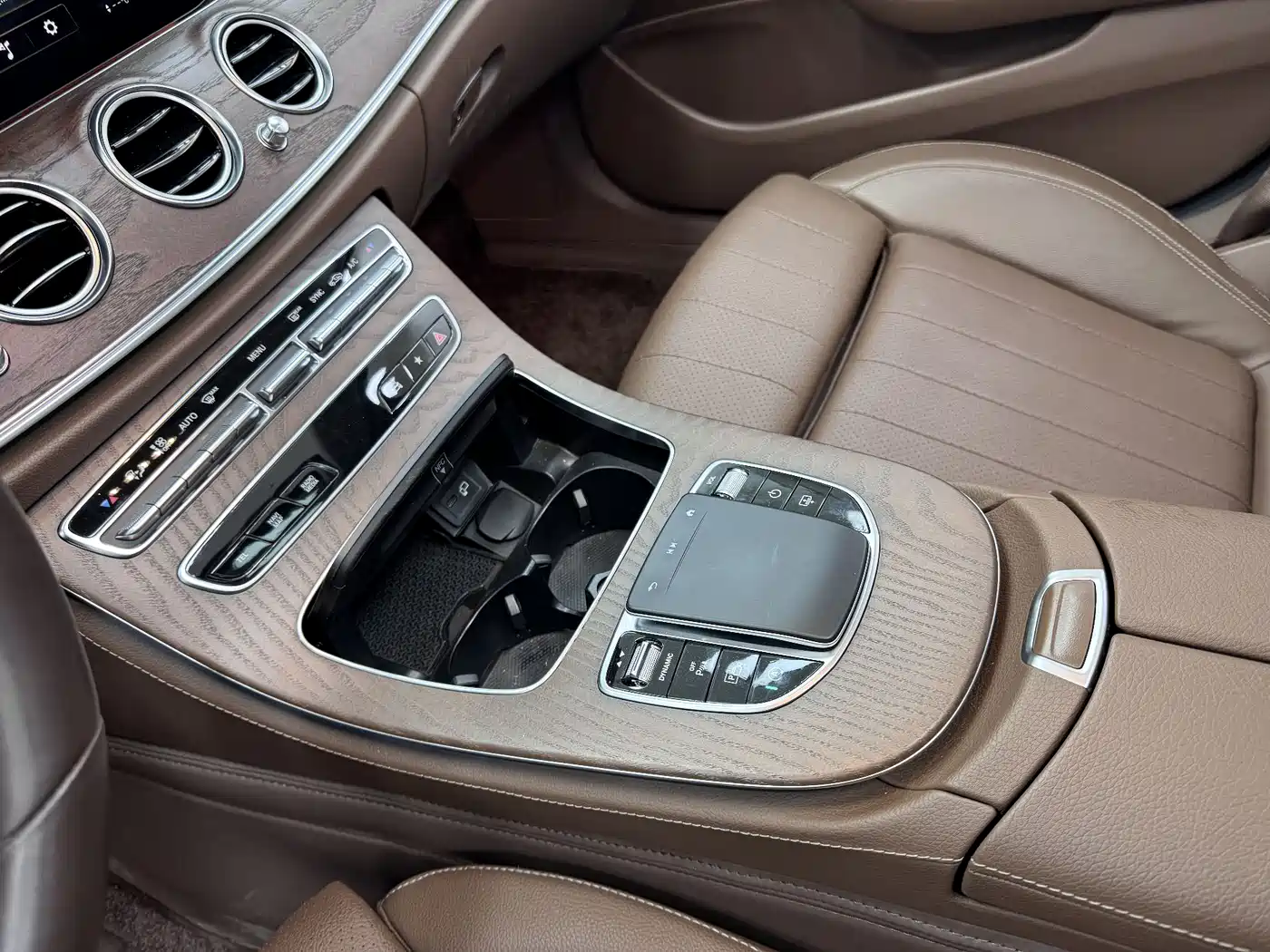 Mercedes-Benz E-Class 2022 E 300 L Luxury фото 23