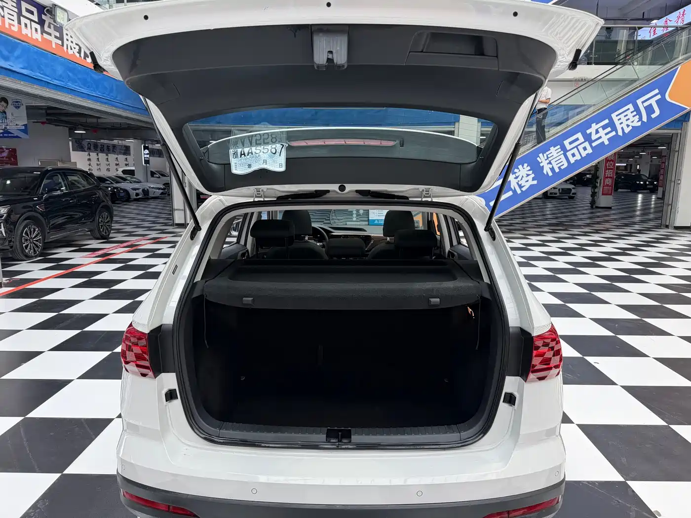 Volkswagen Tharu 2022 280TSI FWD Luxury Edition фото 17