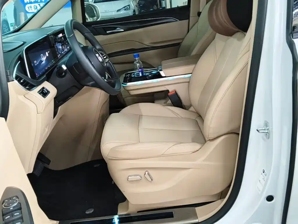 Photo 15 - Buick GL8