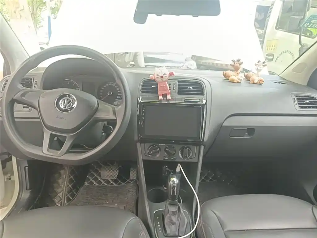 Volkswagen Polo 2016 1.4L Automatic Trend фото 9