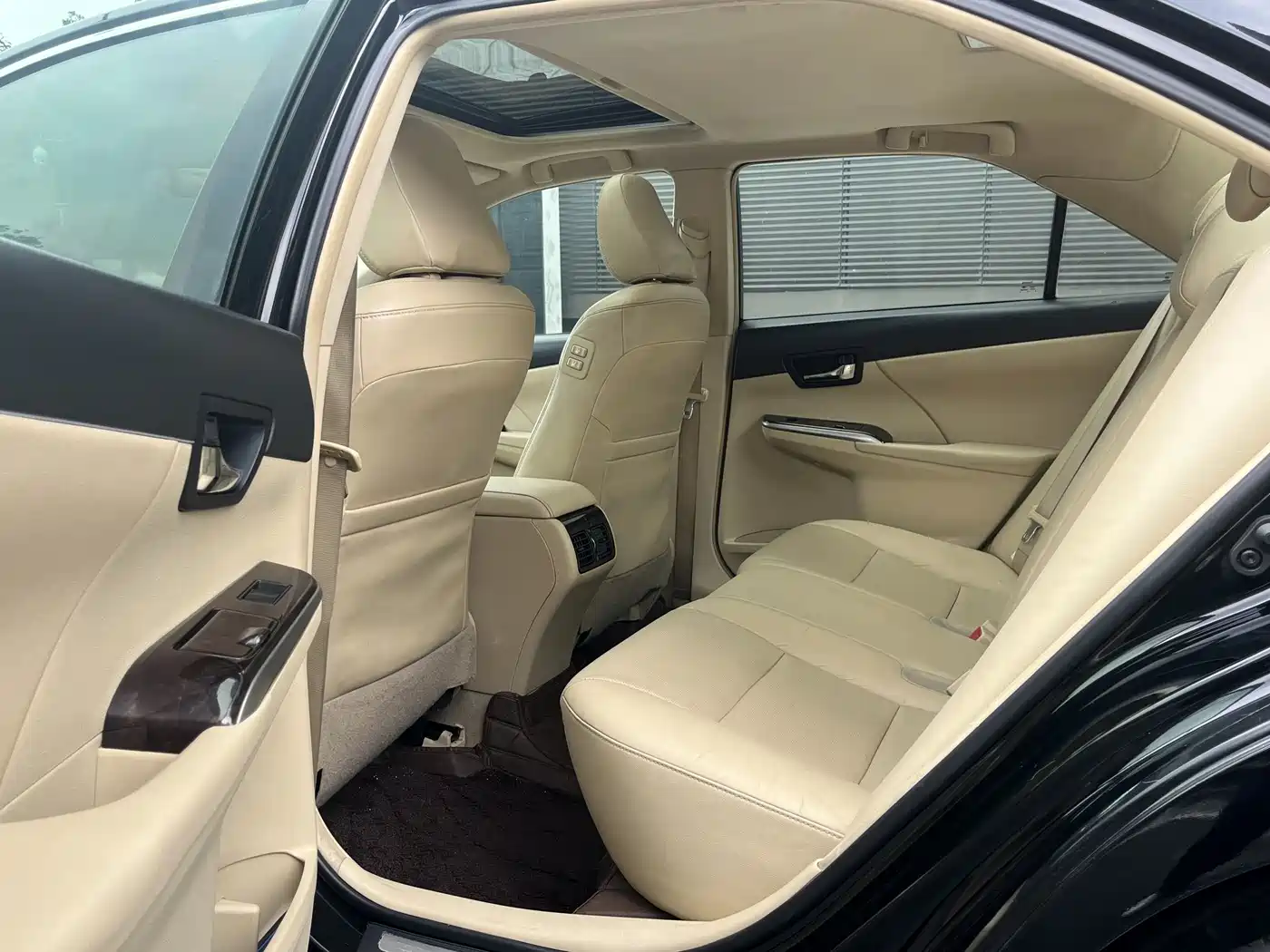 Toyota Camry 2015 2.0G Leading Edition фото 14