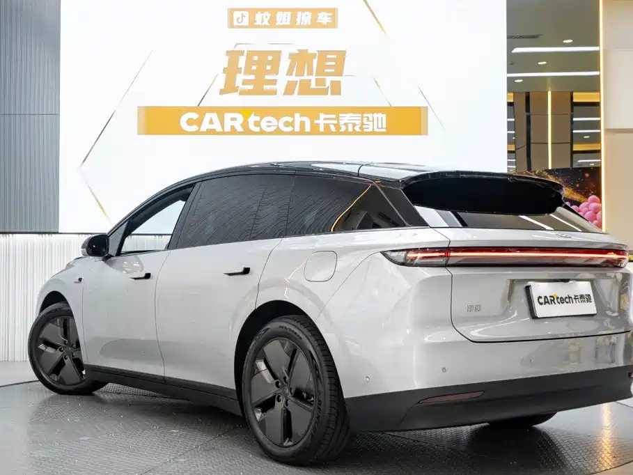 Li Auto i6 2026 2025 2WD Base Model