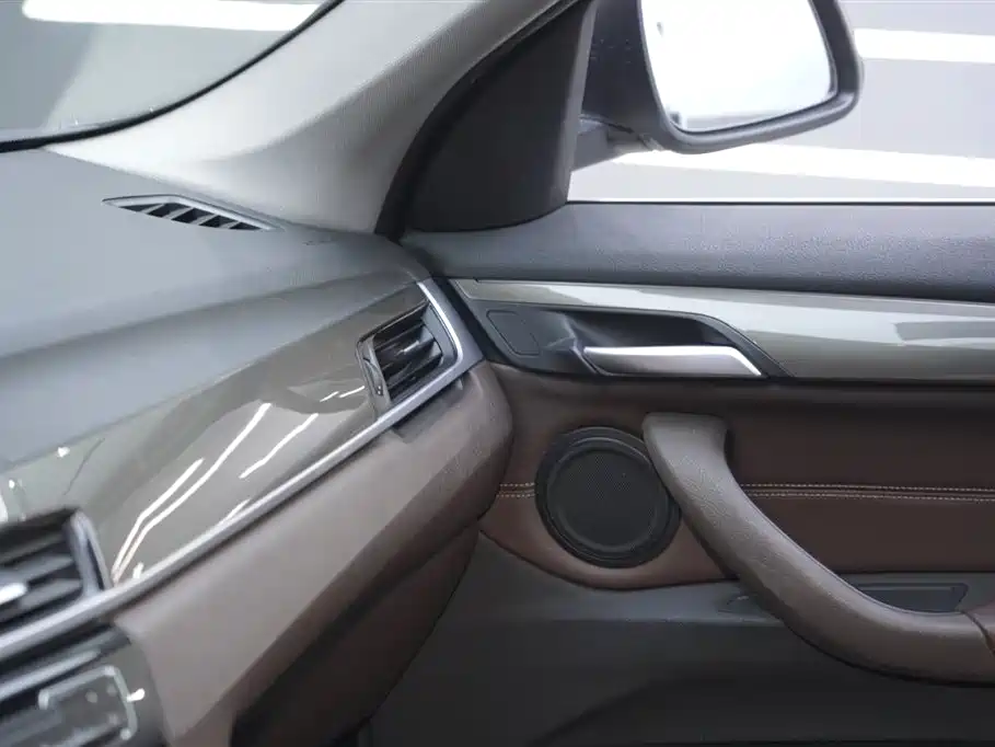 BMW X1 2019 xDrive20Li Premium Model фото 17