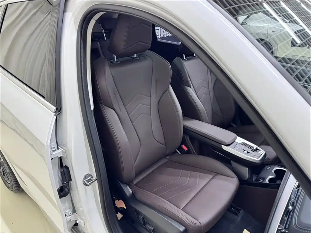 BMW iX1 2023 eDrive25L X Design Package фото 18