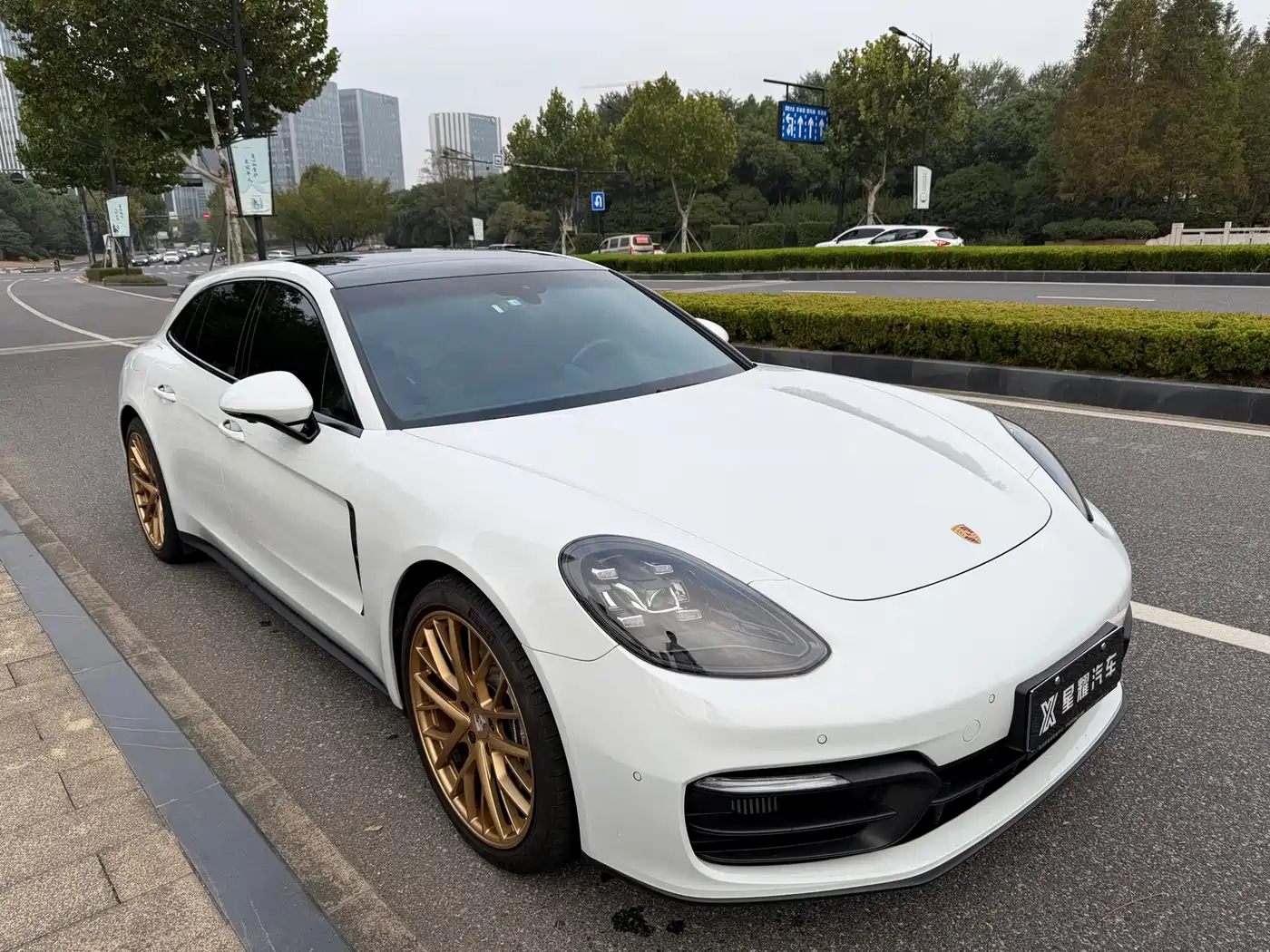 PORSCHE PANAMERA