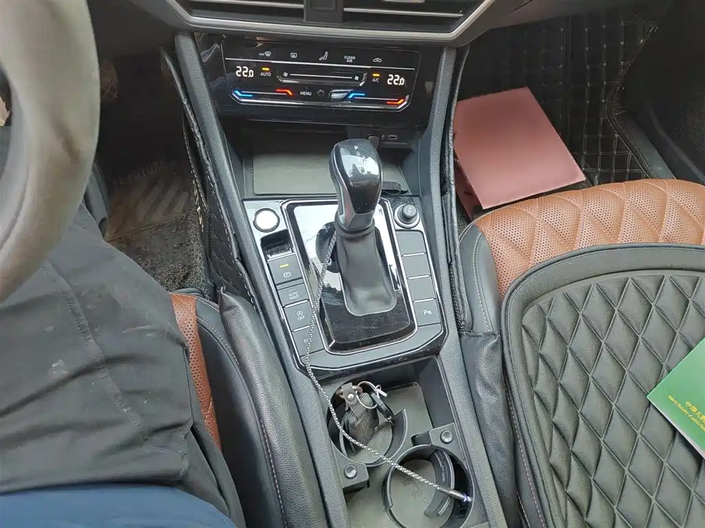 Volkswagen Sagitar 2023 Model Year 280TSI DSG Surpass Edition фото 7
