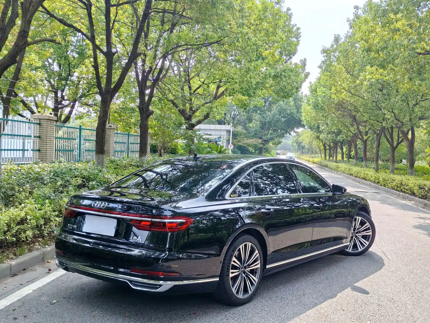 Фото 18 - Audi A8