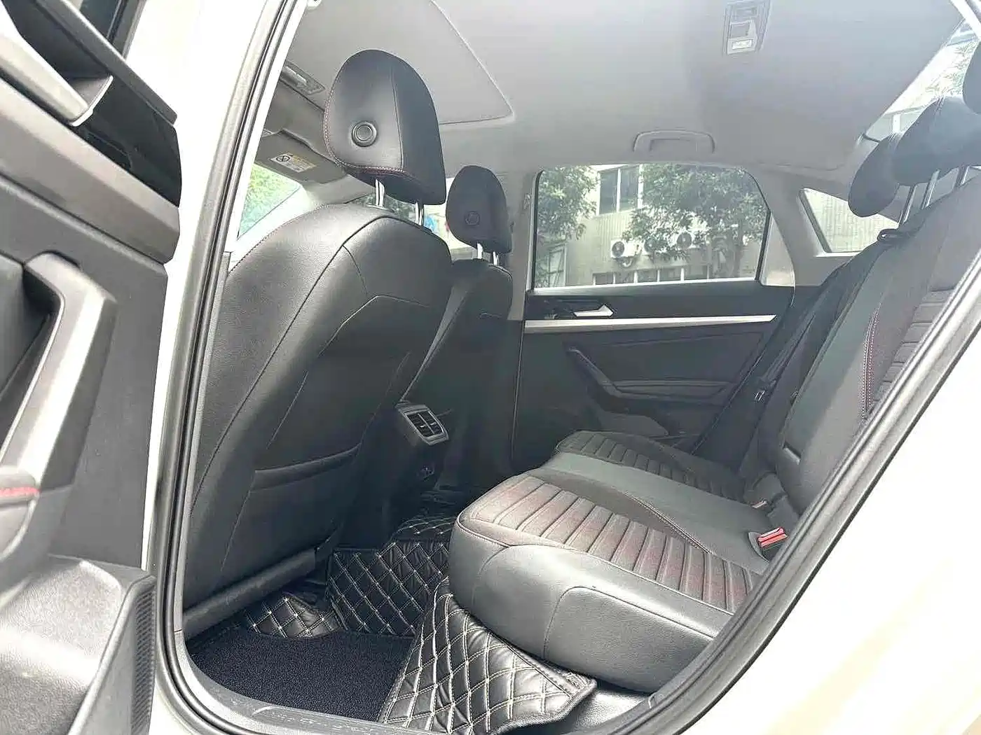 Volkswagen Lavida 2023 300TSI DSG Starlight Full Comfort Edition фото 7