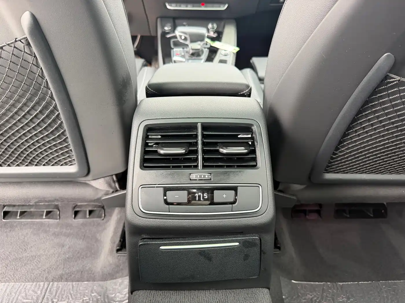 Фото 14 - Audi A4L
