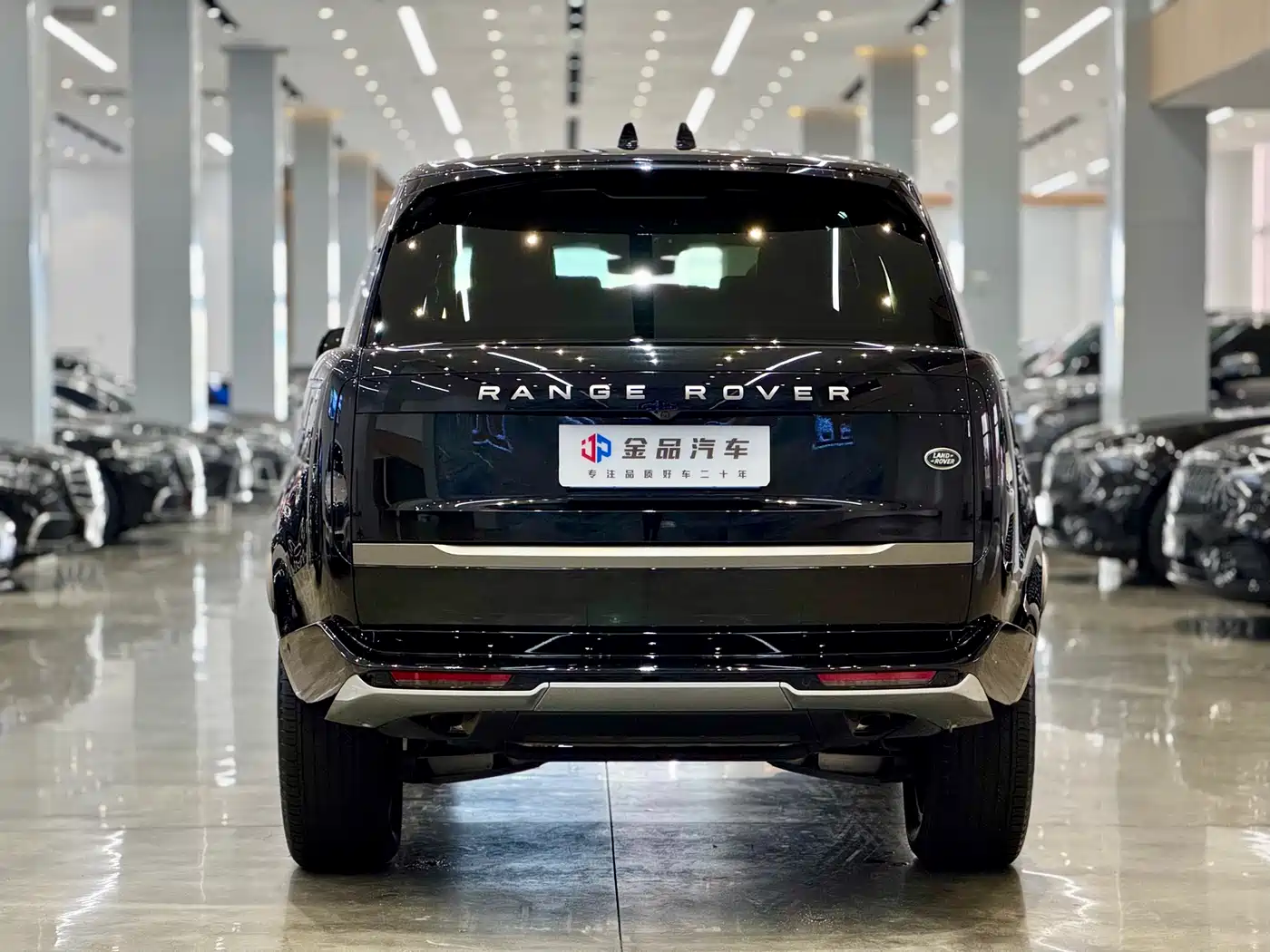 Land Rover Range Rover 2024 3.0 L6 400PS Golden Age Extended 7-Seater фото 5