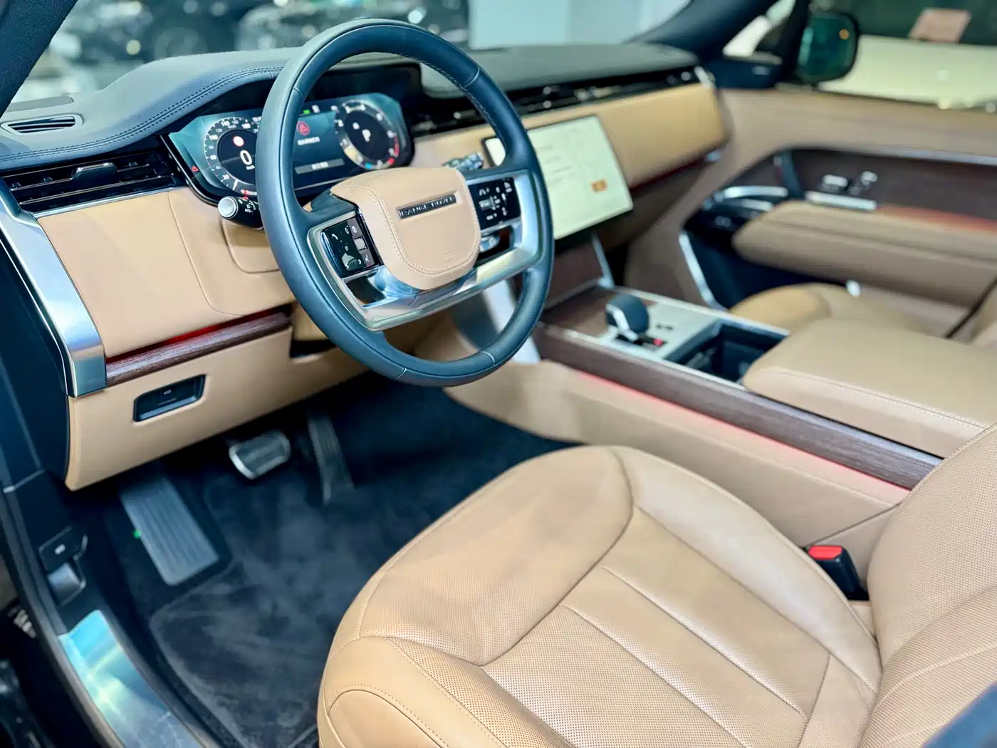 Land Rover Range Rover 2024 3.0 L6 400PS Golden Age Extended 7-Seater фото 7