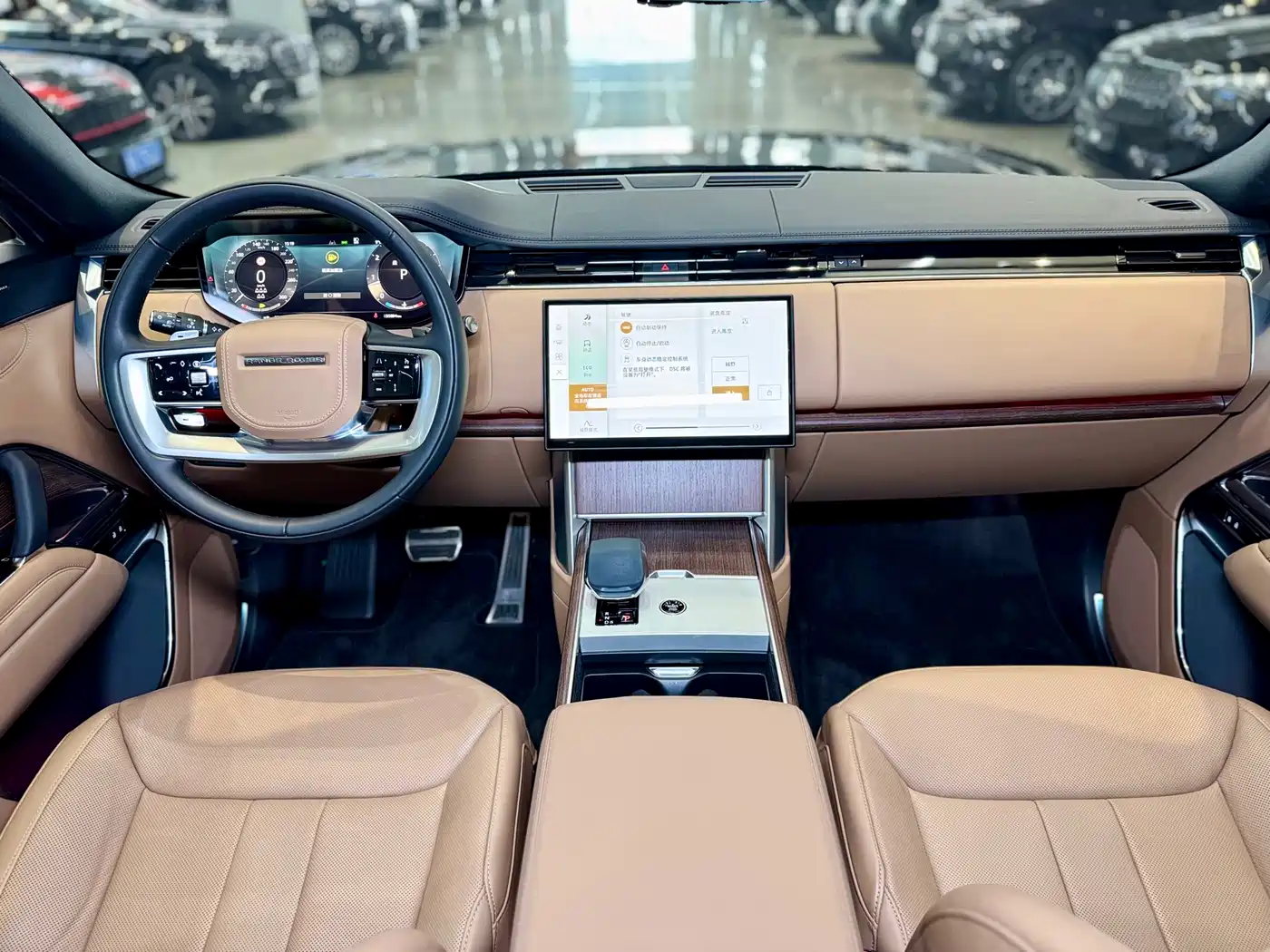Land Rover Range Rover 2024 3.0 L6 400PS Golden Age Extended 7-Seater фото 15