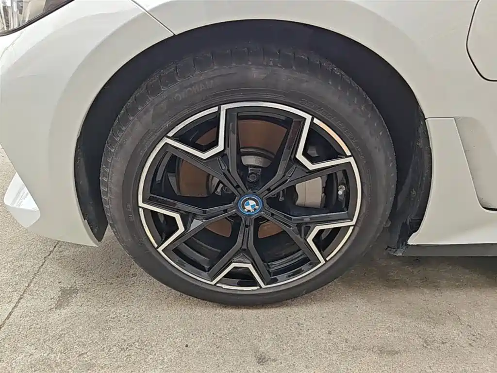 BMW i3 2023 eDrive 40 L Shadowline Package фото 23