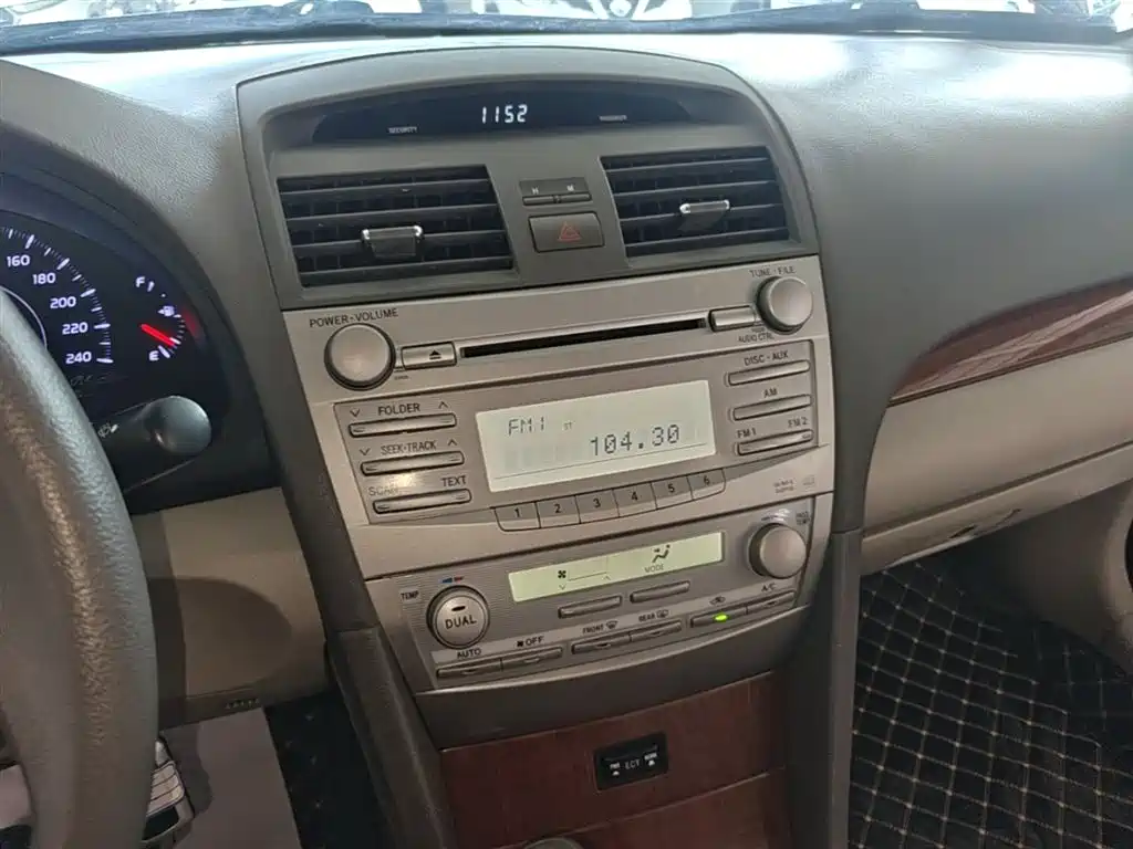 Toyota Camry 2013 200E Classic Elite Edition фото 13