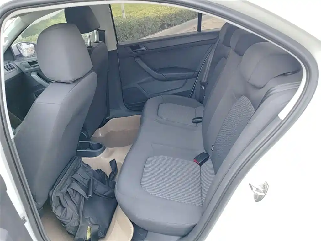 VOLKSWAGEN SANTANA