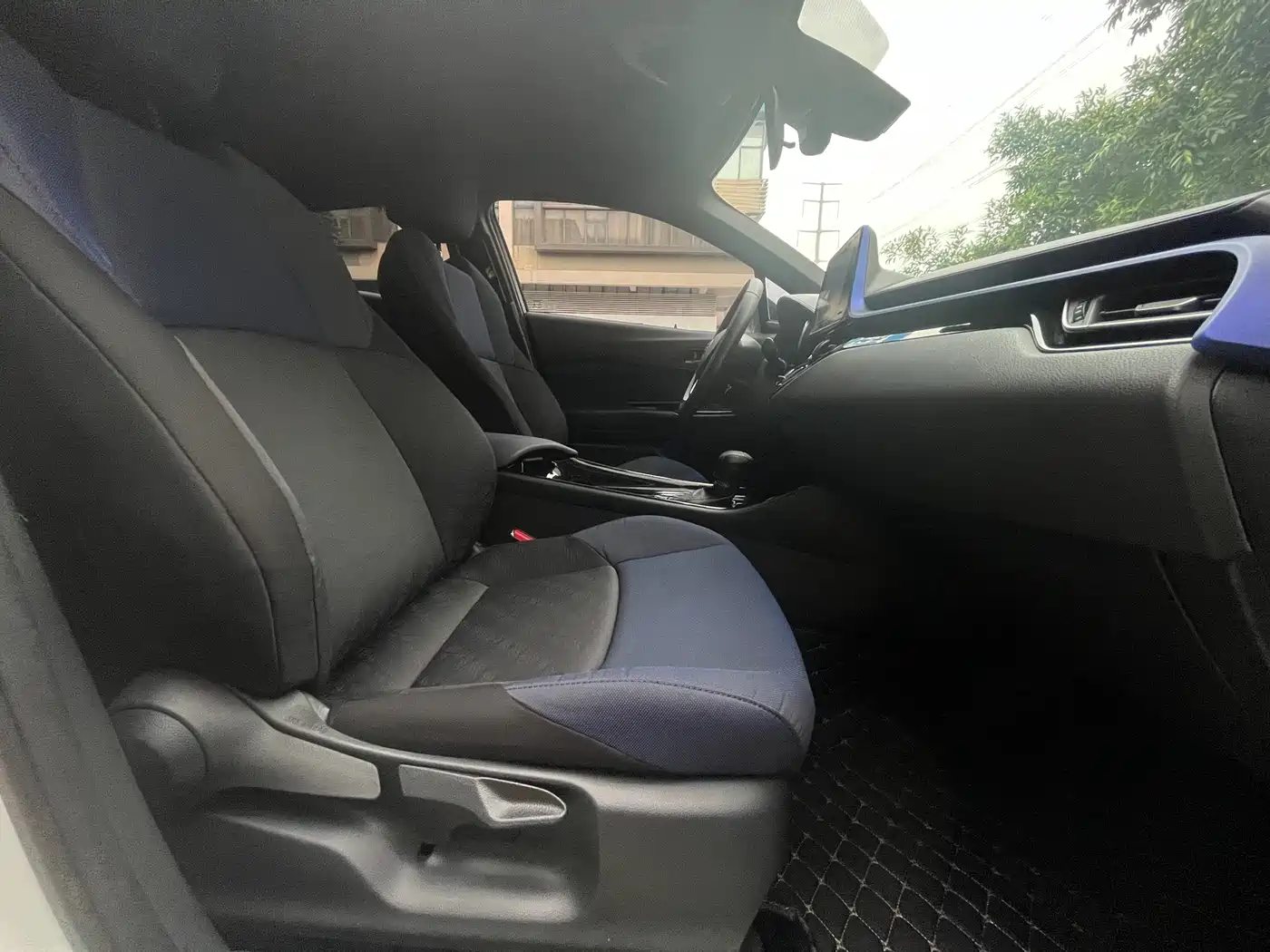 Photo 12 - Toyota C-HR