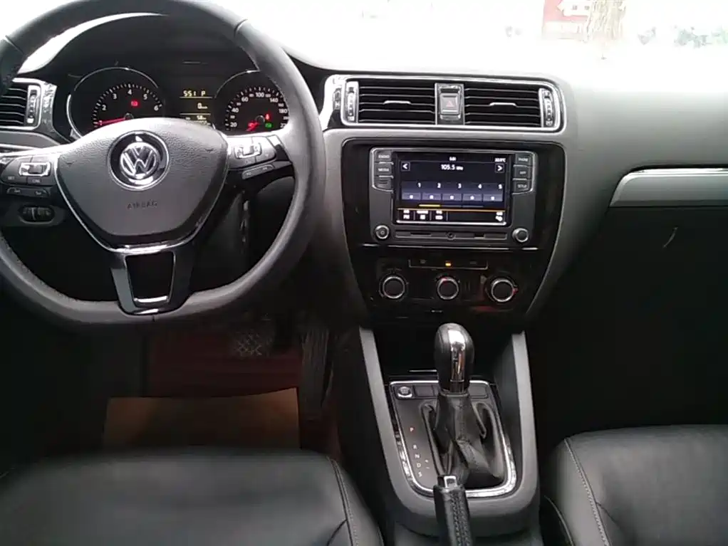 Volkswagen Sagitar 2018 1.6L Automatic Comfort фото 13