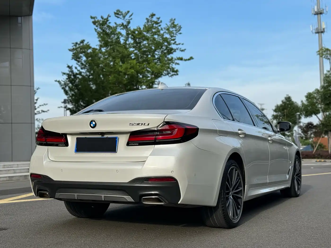 BMW 5 Series 2023 530Li Premium M Sport Package фото 9