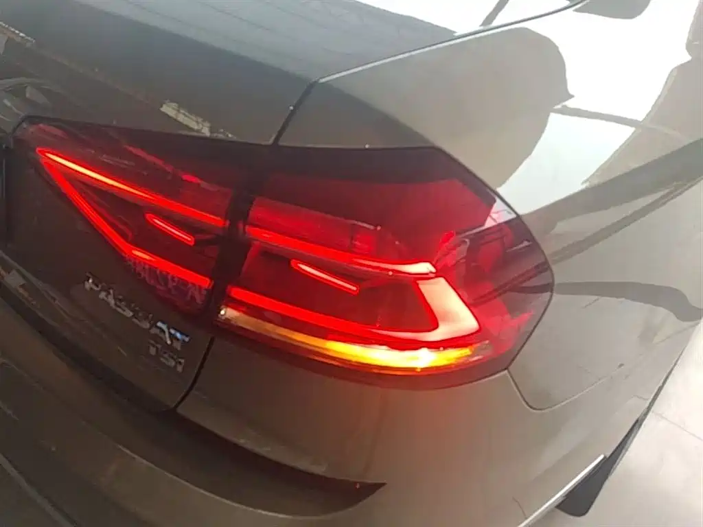 Volkswagen Passat 2017 280TSI DSG Prestige фото 8