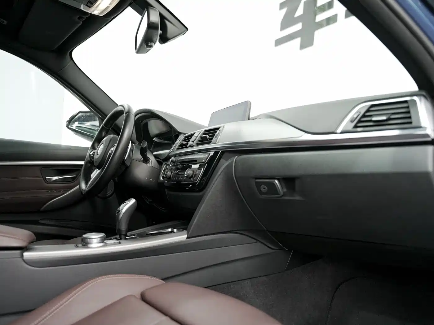 BMW 3 Series 2019 320i M Sport Black Night Edition фото 14