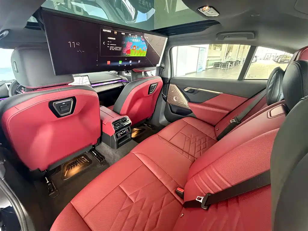 BMW 5 Series 2025 530Li Premium M Sport Package фото 18
