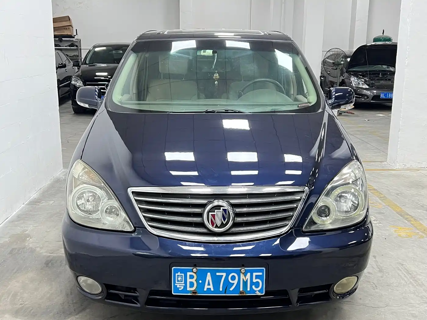 Photo 2 - Buick GL8