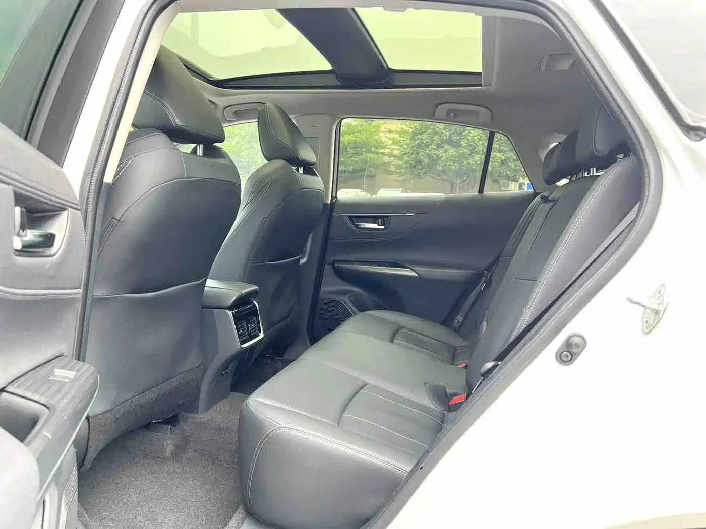 Toyota Lingfang HARRIER 2022 2.0L CVT 2WD Premium Edition фото 6