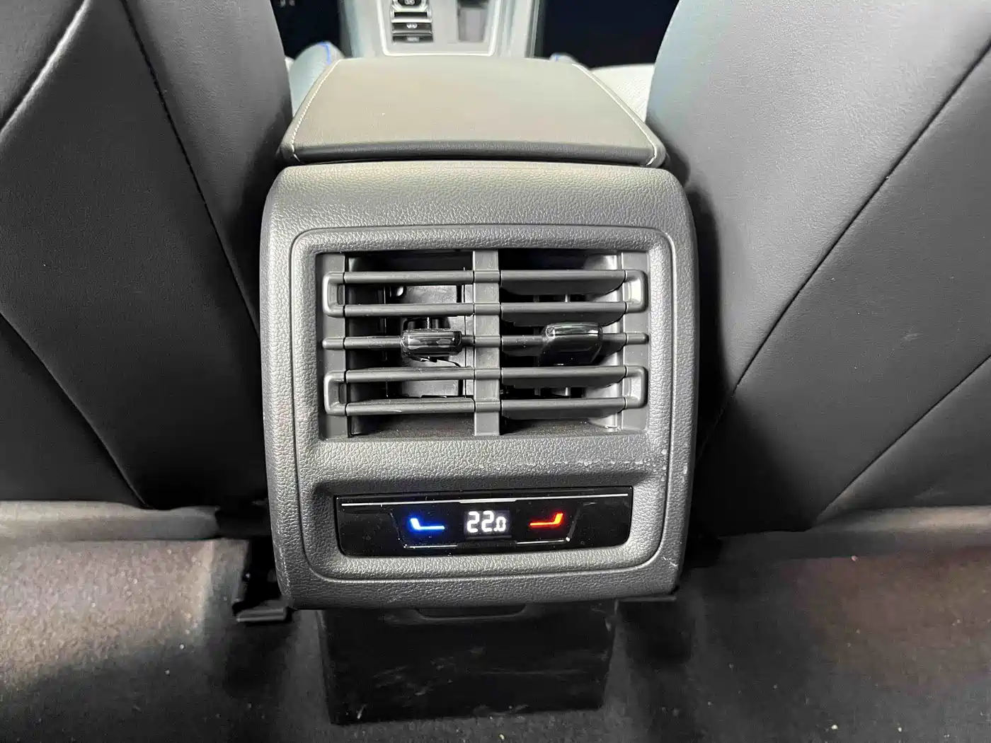 Volkswagen Golf 2025 Facelift 300TSI R-Line фото 20