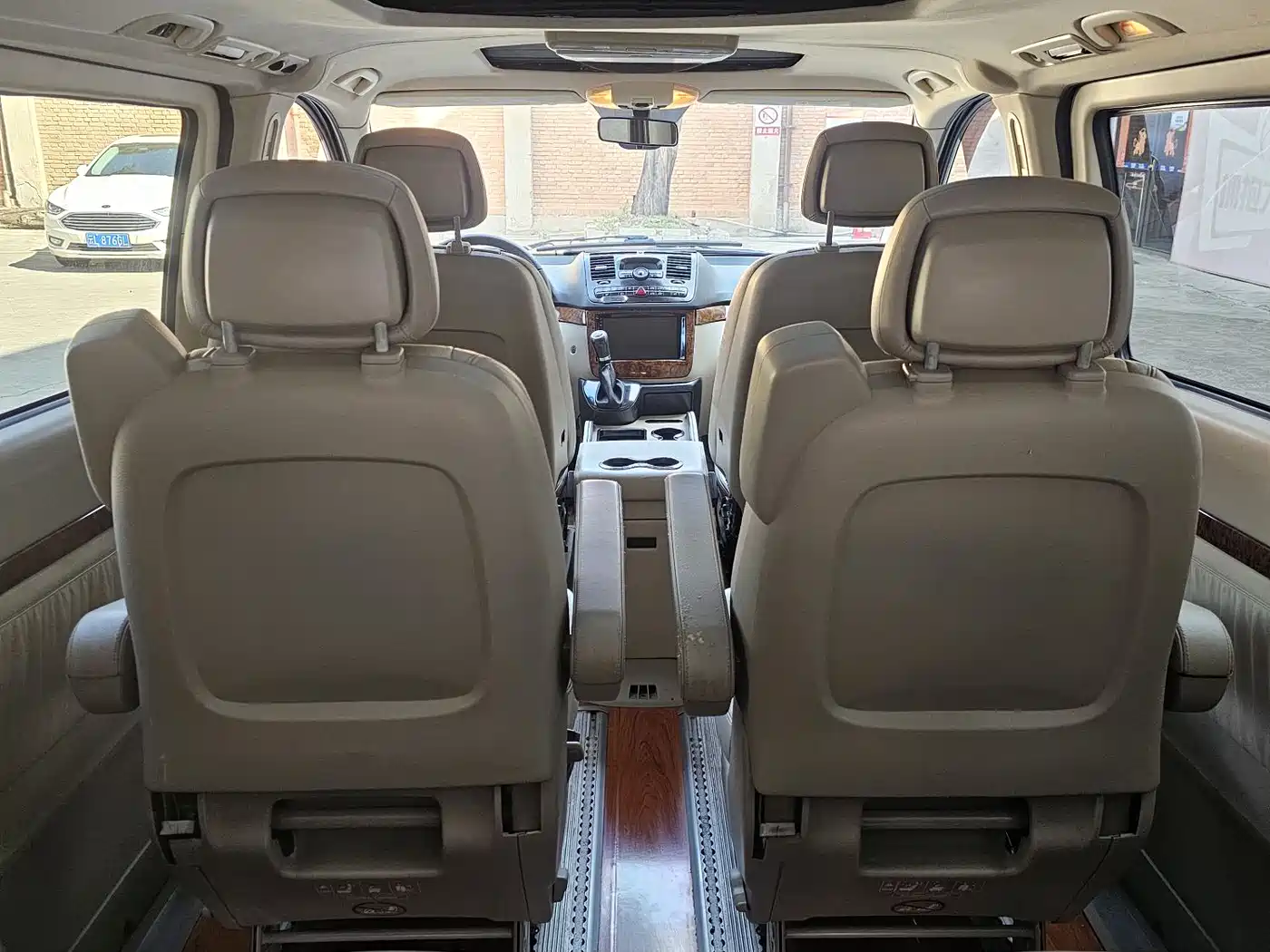 Mercedes-Benz Viano 2011 2.5L Limited Edition фото 4