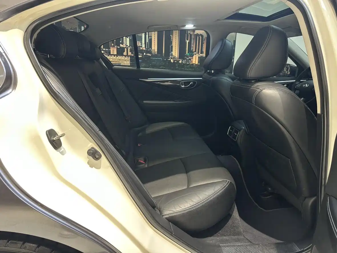 Infiniti Q50 2014 2.0T Comfort Edition фото 8