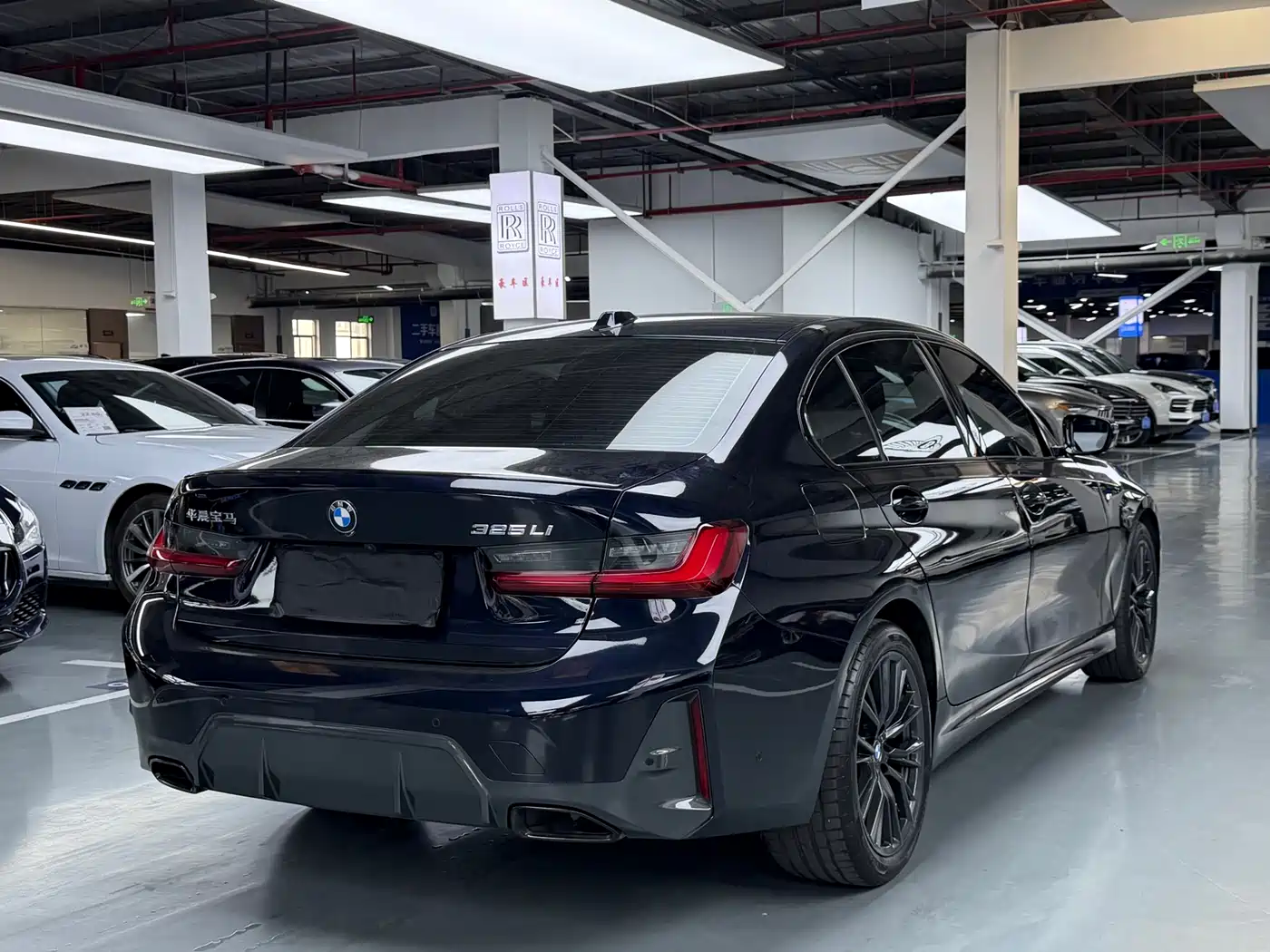 BMW 3 Series 2023 325Li M Sport Black Night Package фото 17