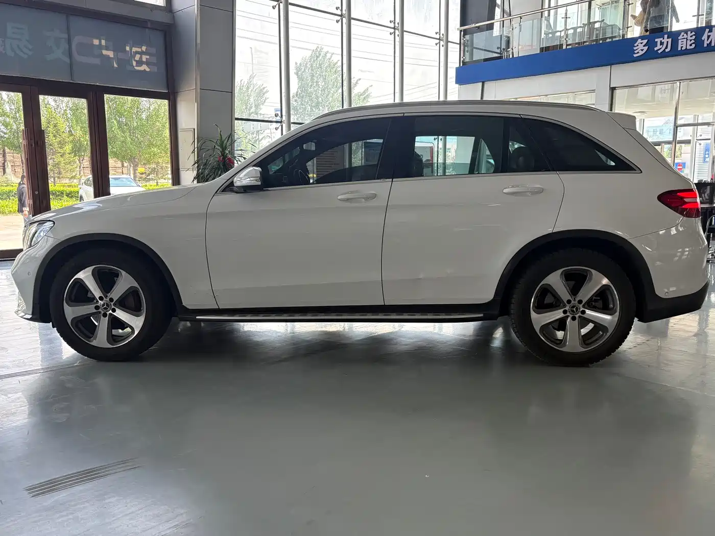 Mercedes-Benz GLC 2017 GLC 300 4MATIC Dynamic фото 4
