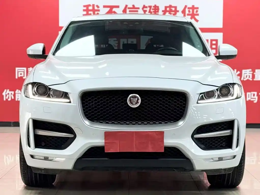 Photo 3 - Jaguar F-PACE