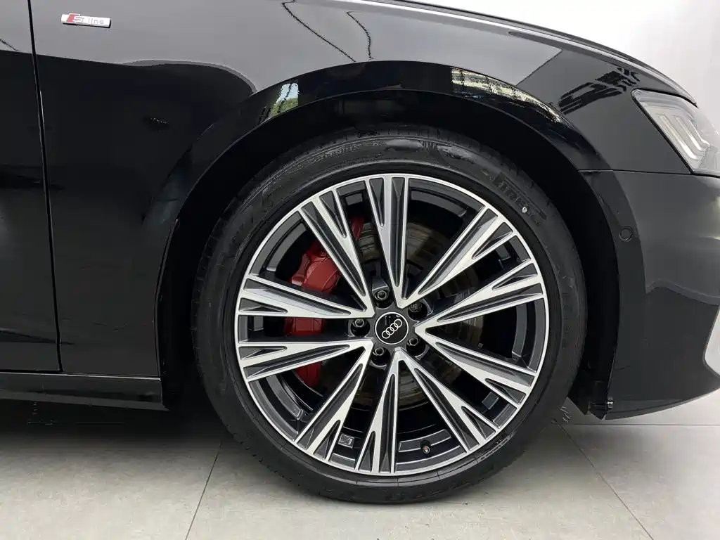 Фото 40 - Audi A6L