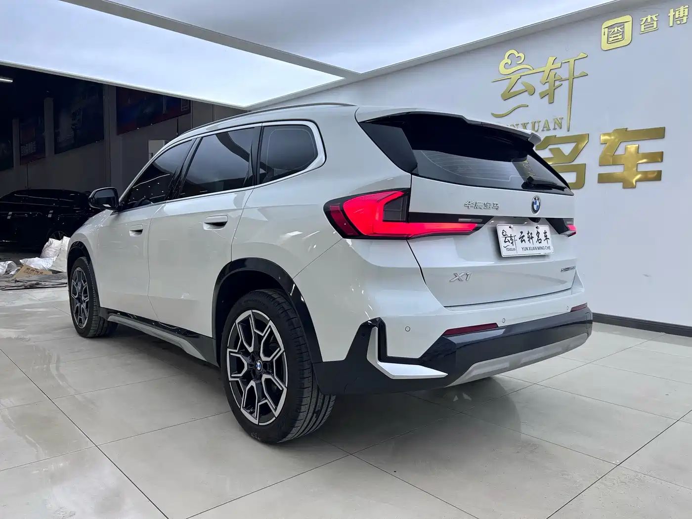 Фото 8 - BMW X1
