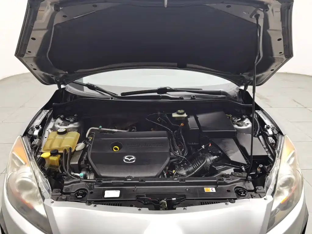 Mazda Mazda3 Axela 2013 2012 Hatchback 2.0L Automatic Luxury