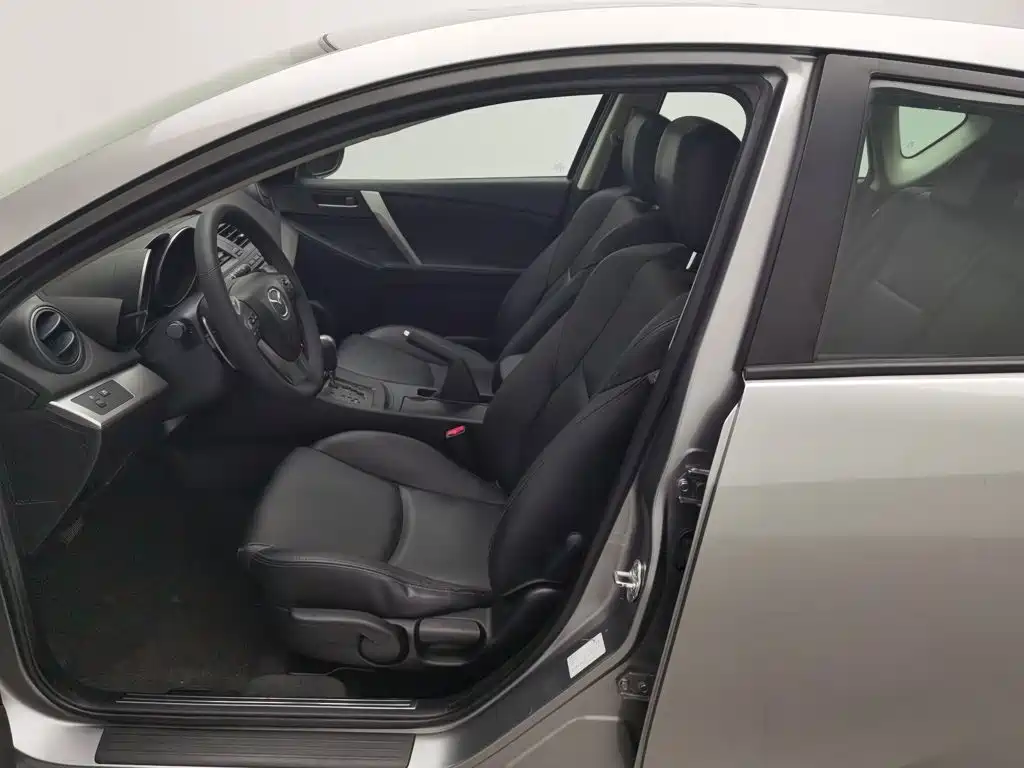 Mazda Mazda3 Axela 2013 2012 Hatchback 2.0L Automatic Luxury