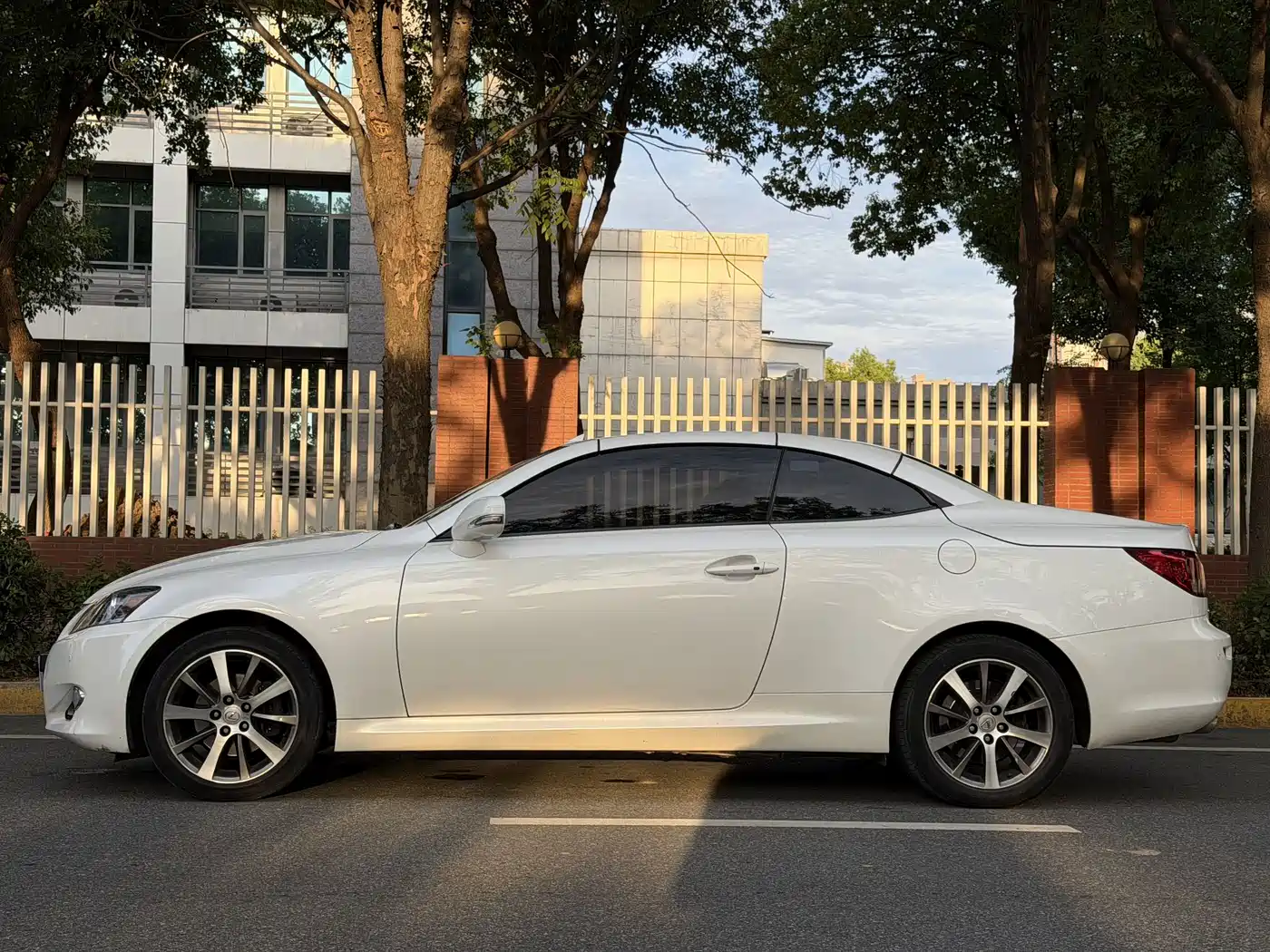 Фото 9 - Lexus IS