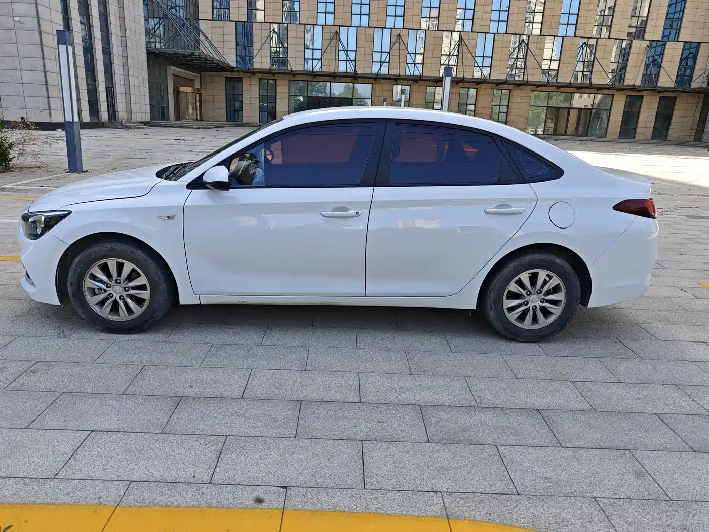 Hyundai Elantra 2020 1.6L Auto GL Pleasing Edition фото 3