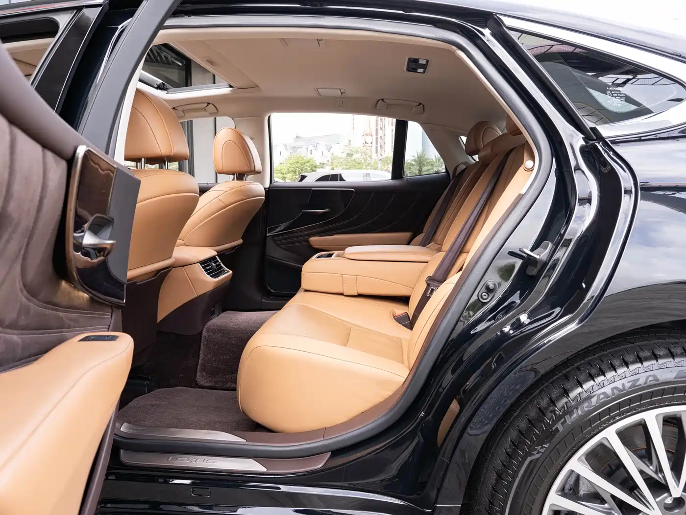 Lexus LS, миниатюра 10