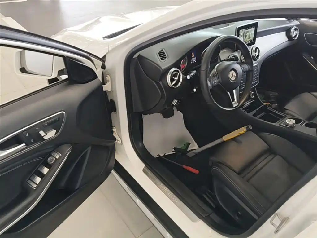 Mercedes-Benz GLA 2016 GLA 200 Dynamic фото 16