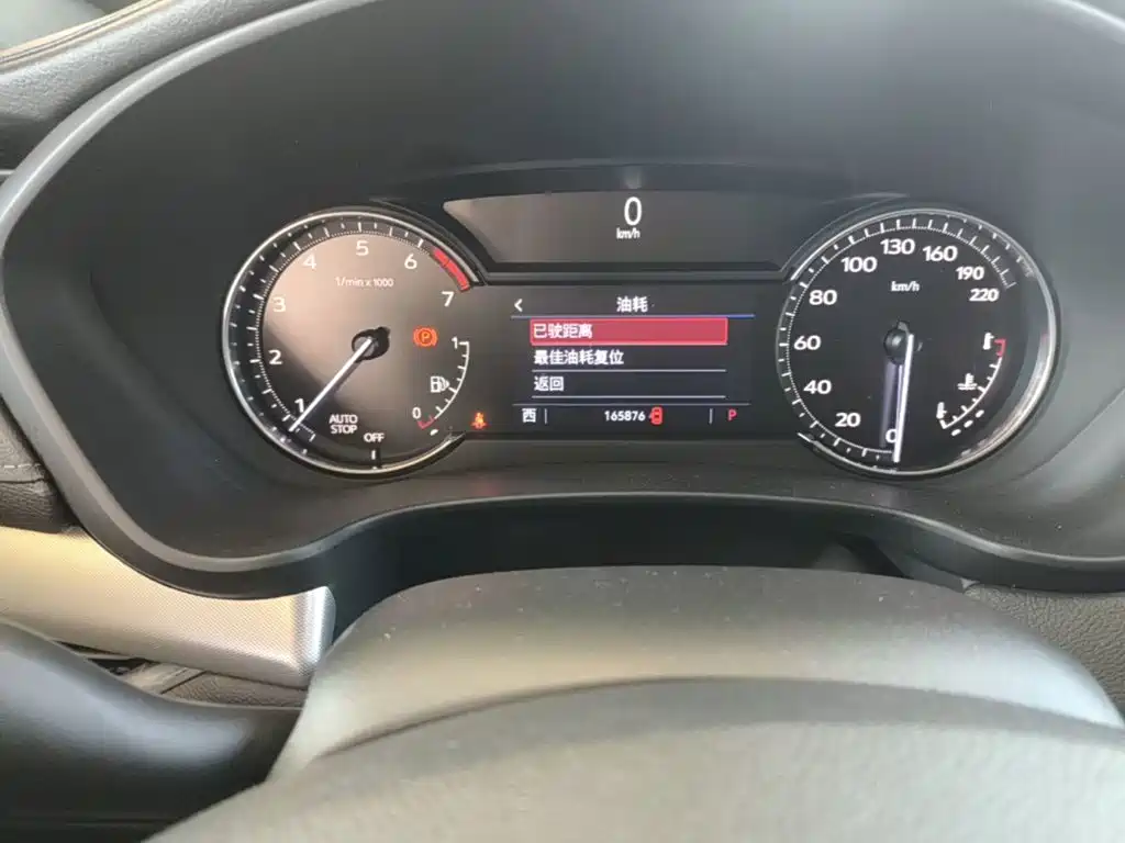 Фото 12 - Cadillac XT4