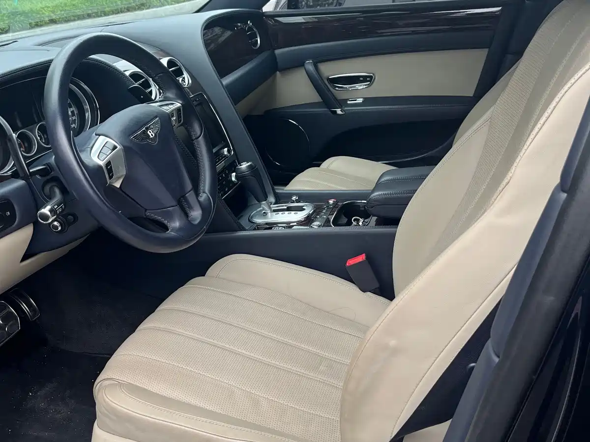 Фото 31 - Bentley Flying Spur