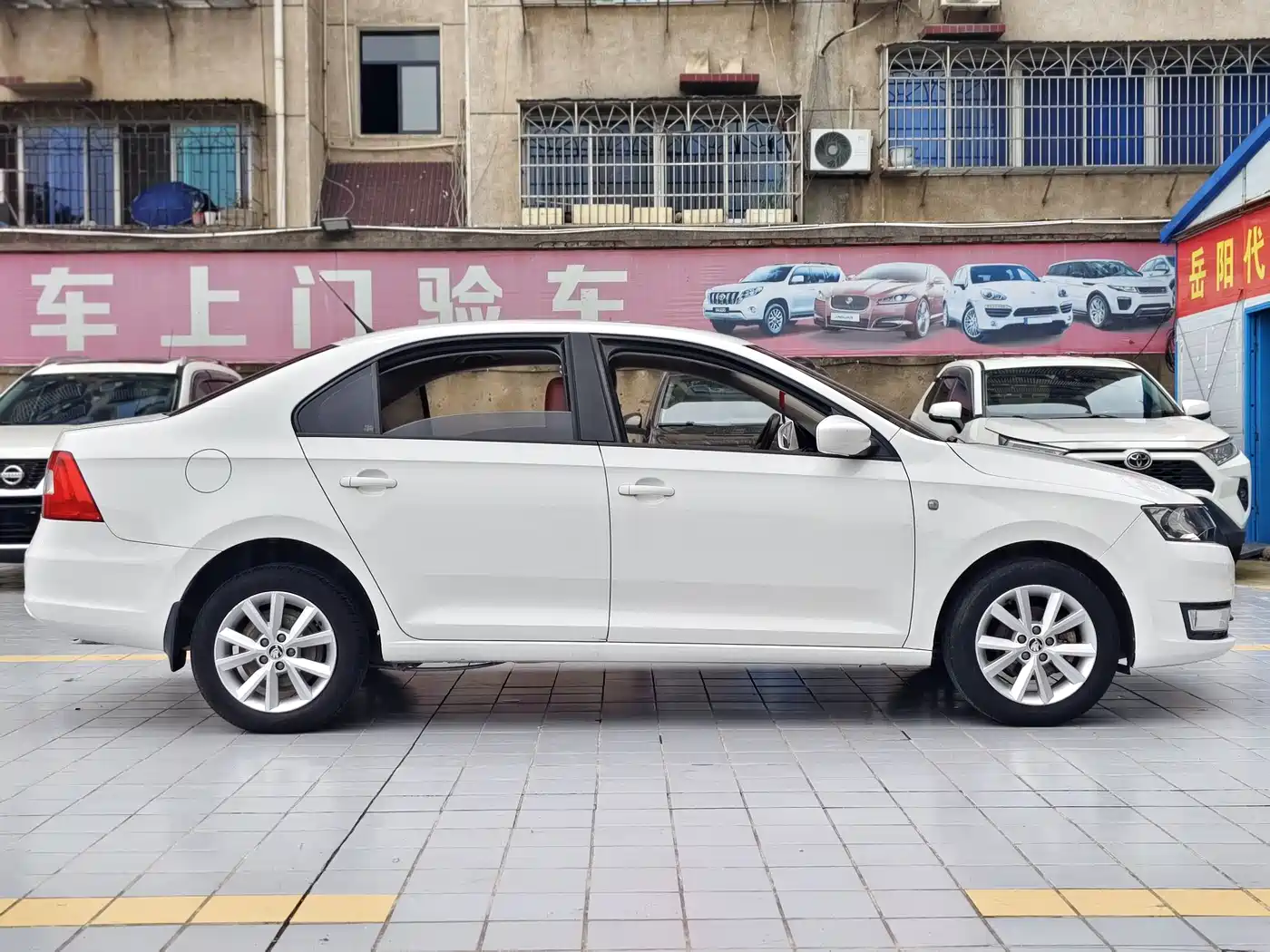 Škoda Rapid 2016 1.6L Manual Pioneer Edition фото 3
