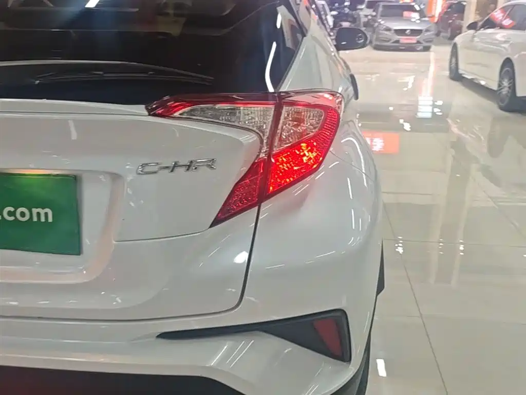 Toyota C-HR 2021 2.0L Comfort Edition фото 8