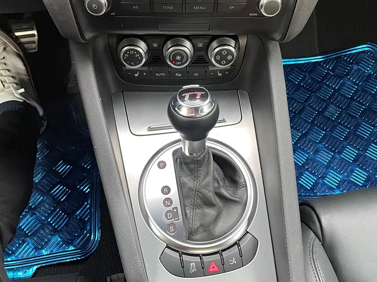 Audi TT 2011 TT Coupe 2.0TFSI фото 15