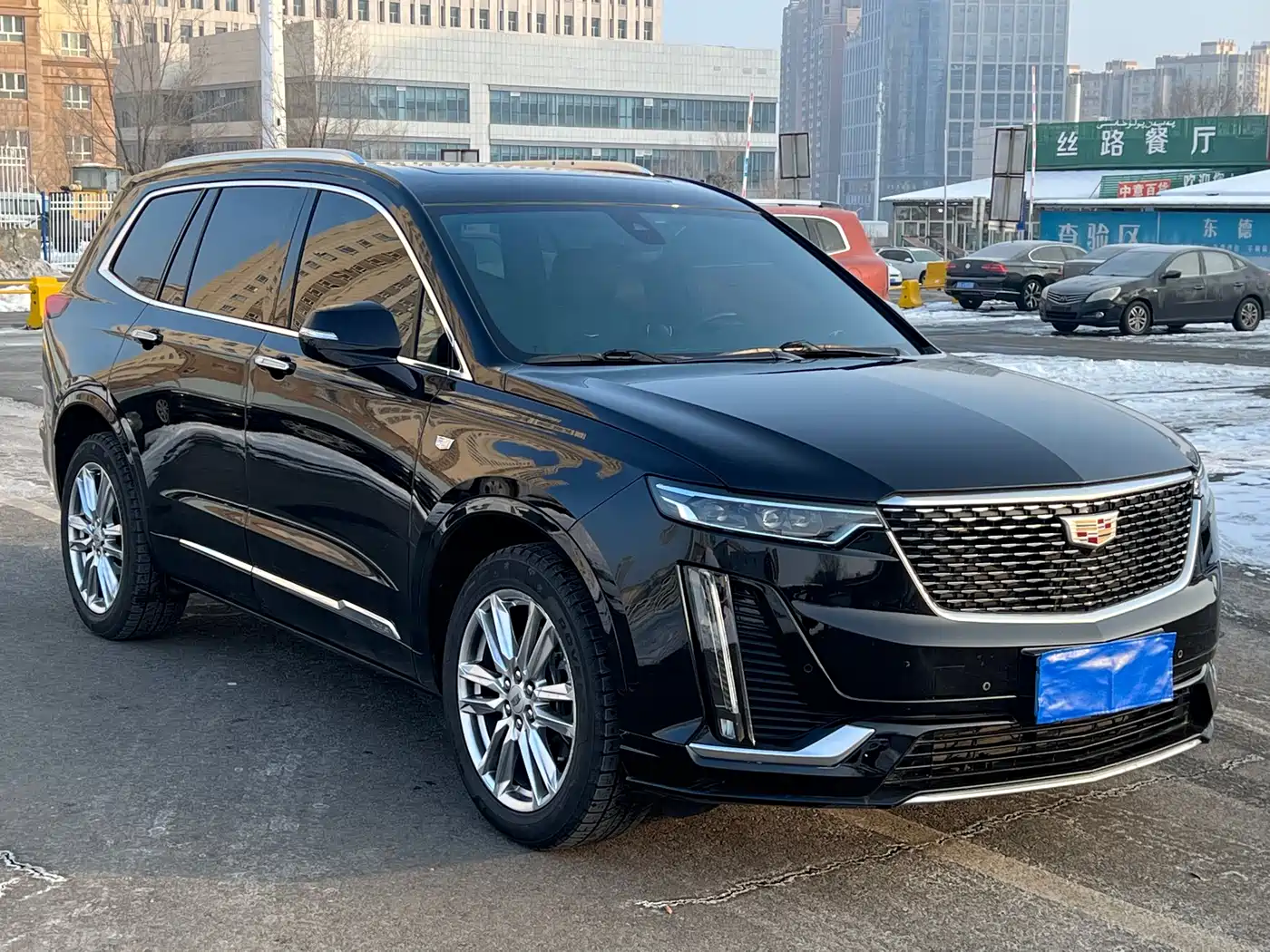 CADILLAC XT6